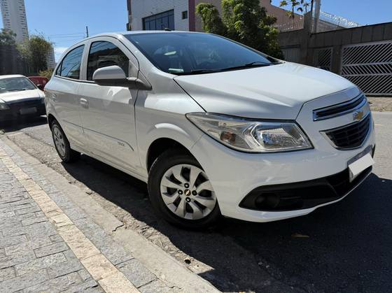 CHEVROLET ONIX 1.0 MPFI LT 8V FLEX 4P MANUAL CHEVROLET ONIX 1.0 MPFI LT 8V FLEX 4P MANUAL